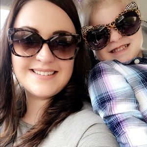 Meet your Posher, Lessily